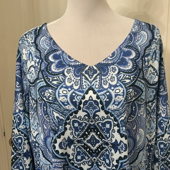 Soleillee Blue Print w/Sequins Vneck Hi Lo Tunic Sz 1X - Picture 2 of 12